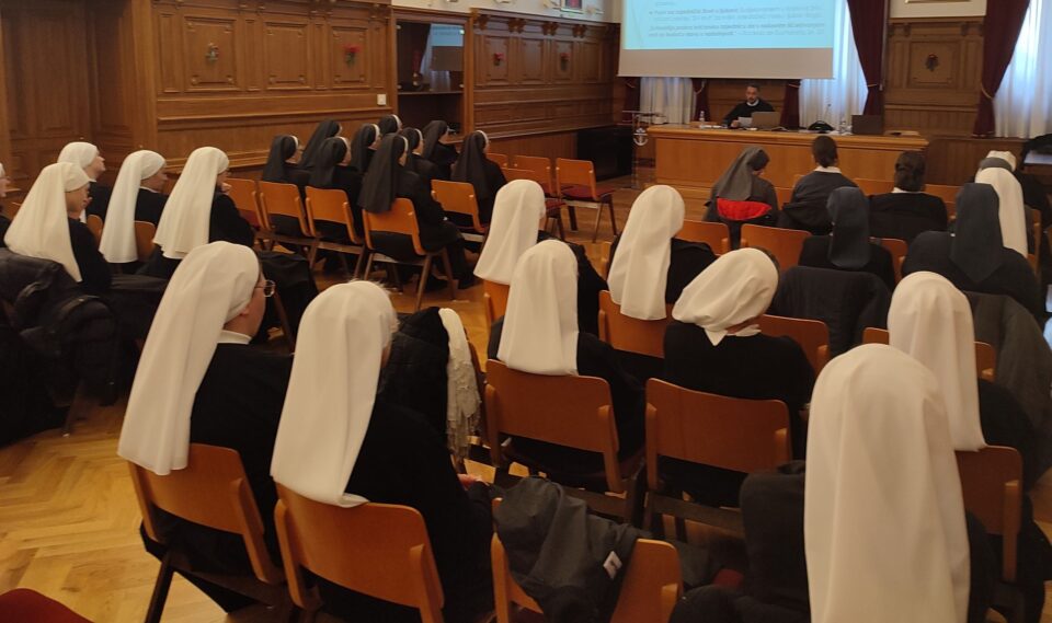 Održano predavanje „Liturgija i nada: zalog buduće slave“ – Riječka nadbiskupija