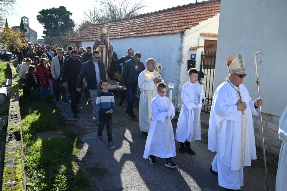 CRNO: Proslavljena 310. obljetnica posvete župne crkve sv. Nikole u Crnom i dar relikvije sv. Nikole iz Barija