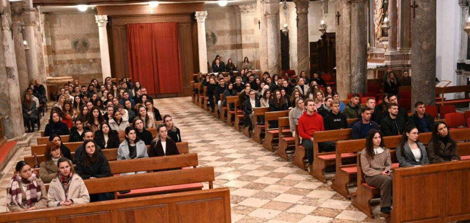 ZADAR: Adventska duhovna obnova za mlade u katedrali sv. Stošije