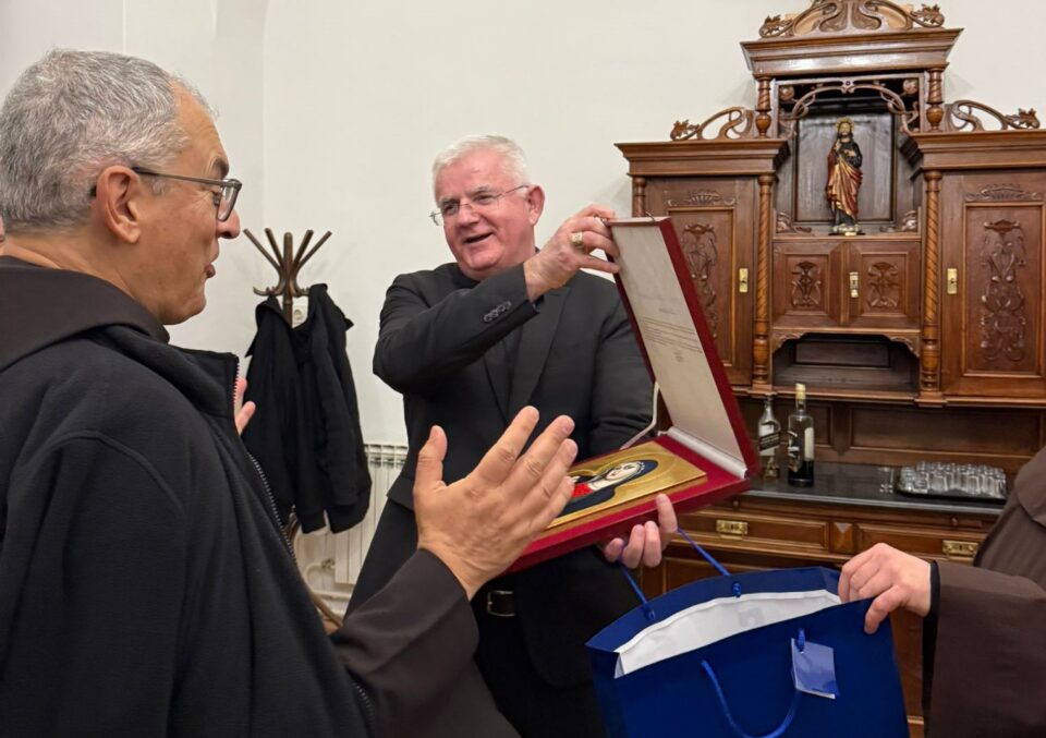 Bratski susret nadbiskupa Mate Uzinića i fra Massima Fusarellija – Riječka nadbiskupija