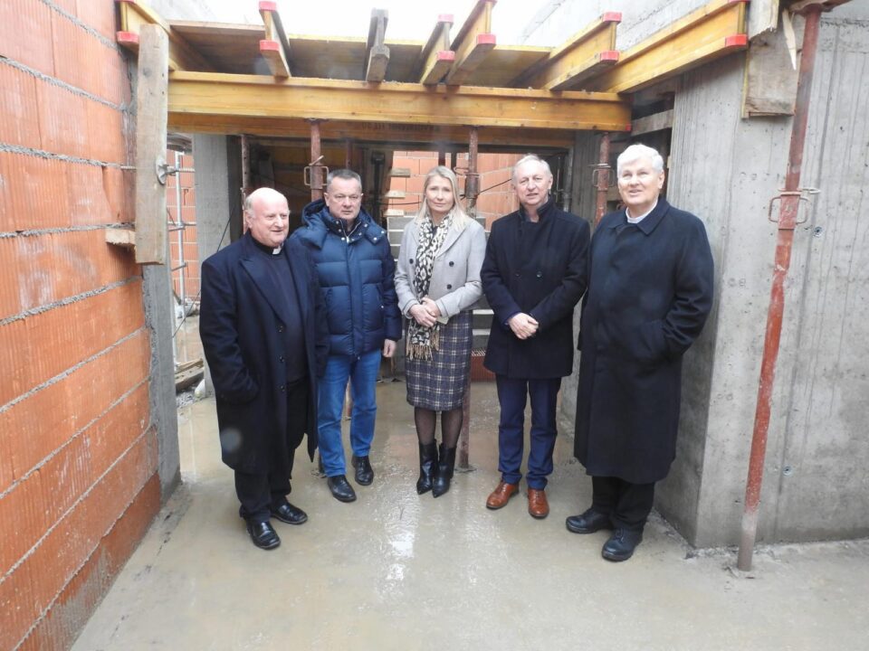 Biskup obišao gradilište Pastoralnog centra brata Ivana Bonifacija Pavletića u Kutini