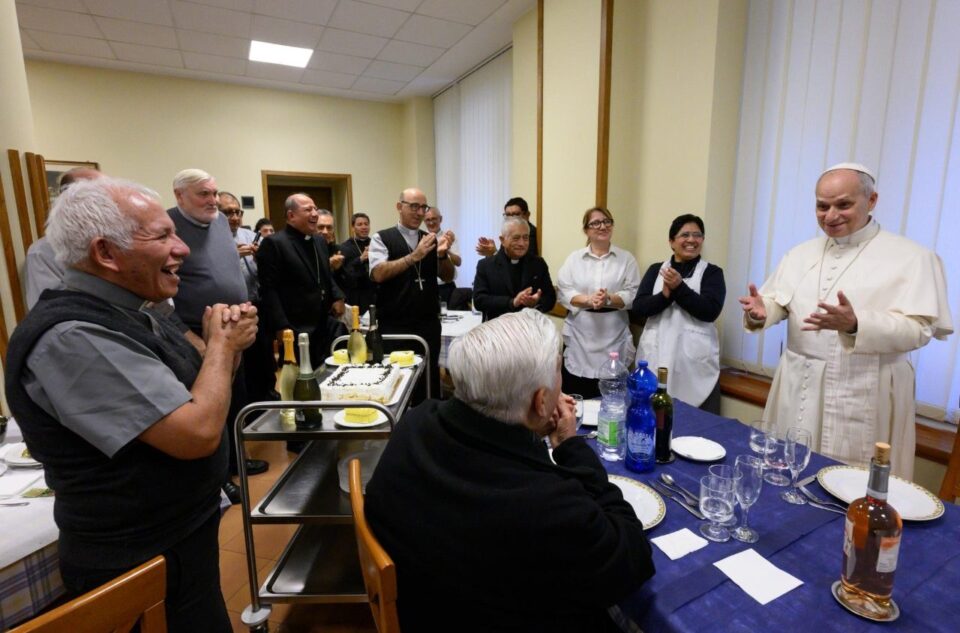 Papa održao iznenadni ručak s peruanskim biskupima – Vatican News