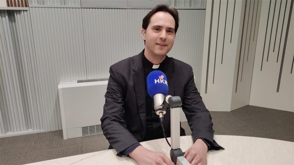 Zagrebačka nadbiskupija – Mons. Kovač za HKR: “Smisao svećenika i biskupa je biti s narodom i za narod”