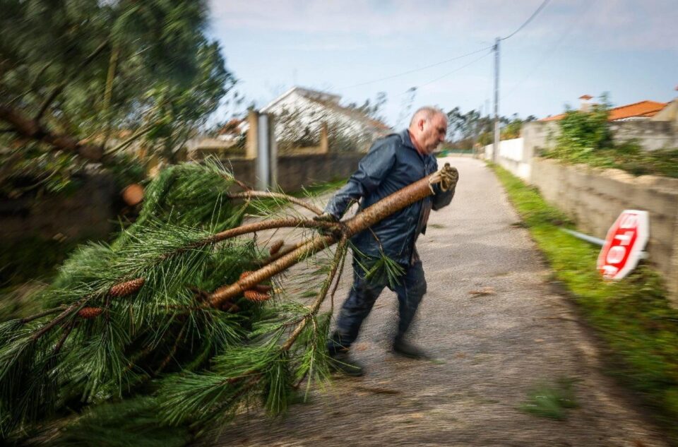 Papa izražava blizinu žrtvama smrtonosne oluje u Portugalu
