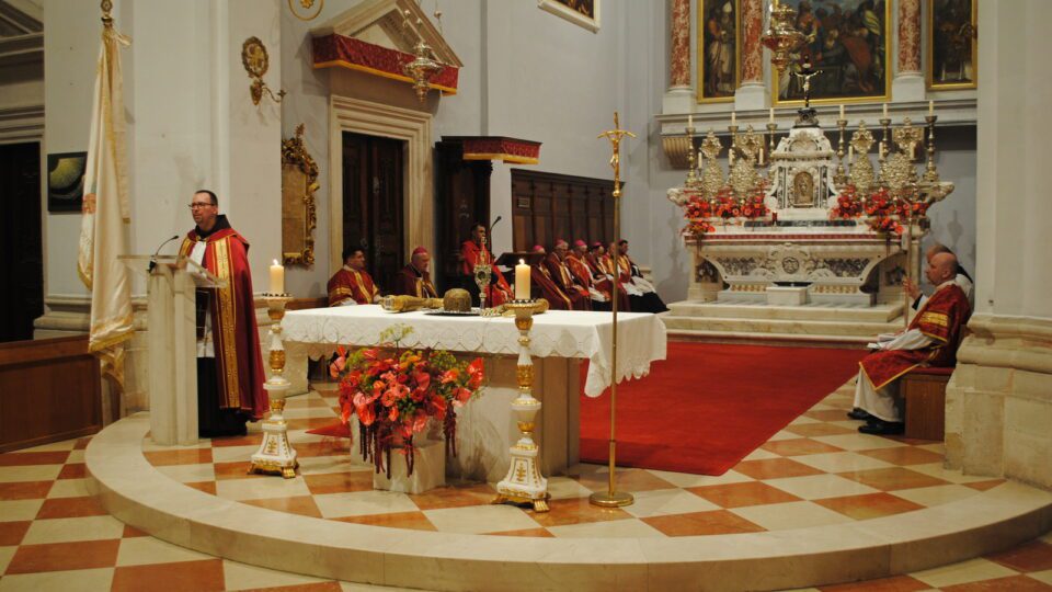 Svečana večernja i koncert u katedrali: Sv. Vlaho je bio pastir koji bdije, upozorava i čuva – Dubrovačka biskupija