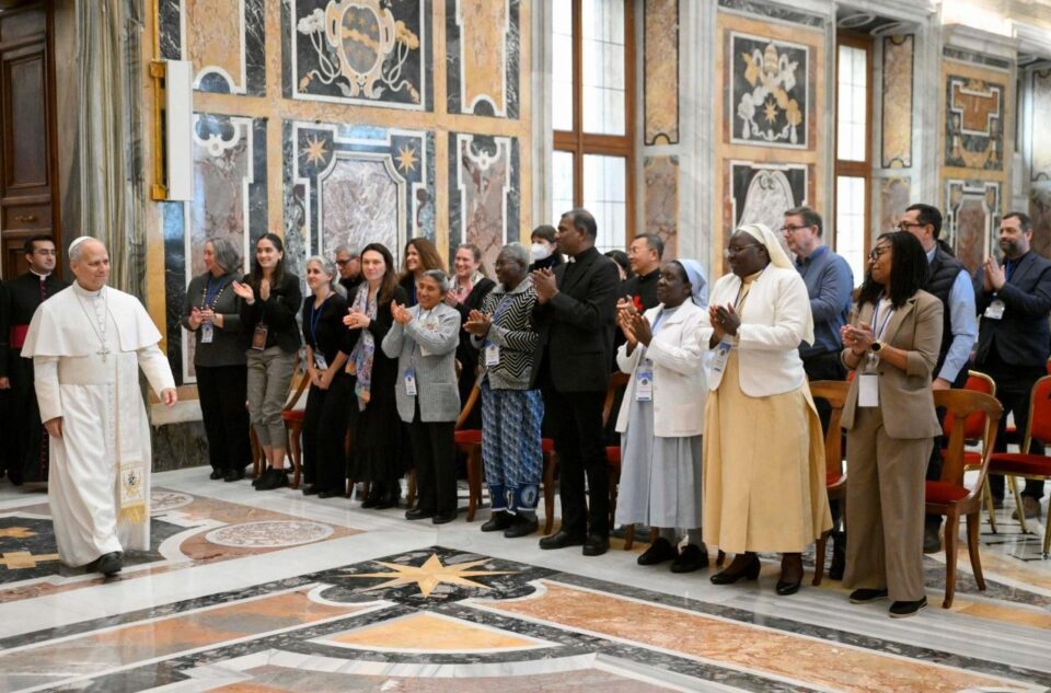 Papa ponavlja potrebu poštivanja prava djece, zaštite ih od opasnosti